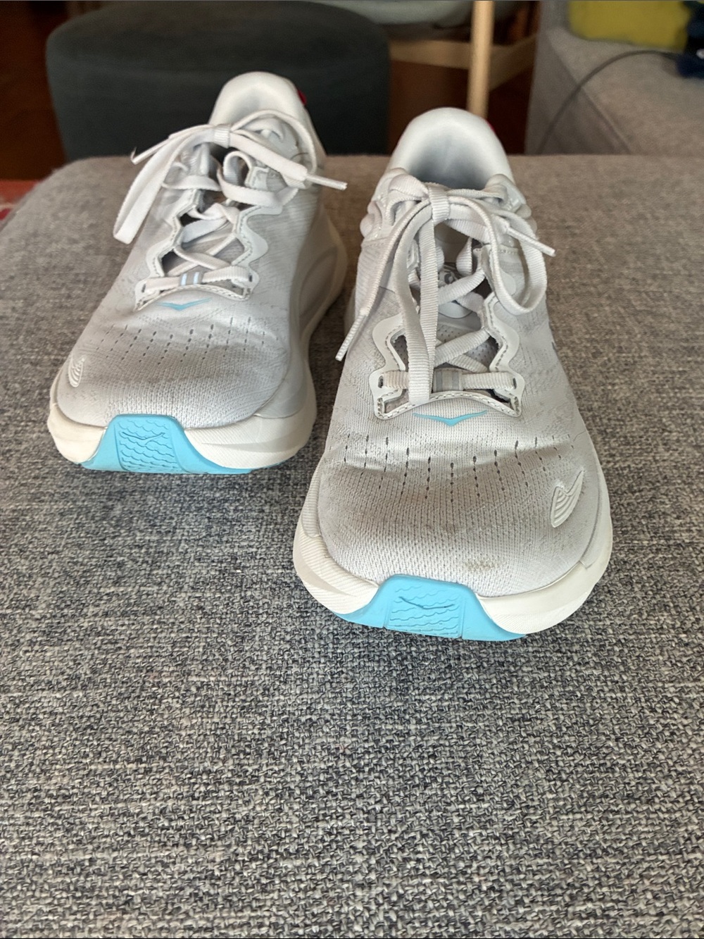 Hoka Gaviota 6 in Cosmic grey/stardust with Light Blue accents.
